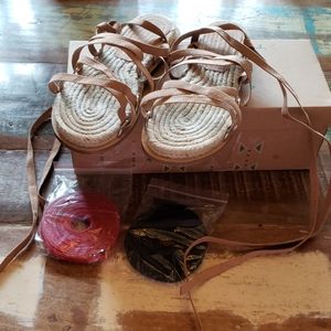 Free People Rumpus Multi - size 6 shoes - Sandals